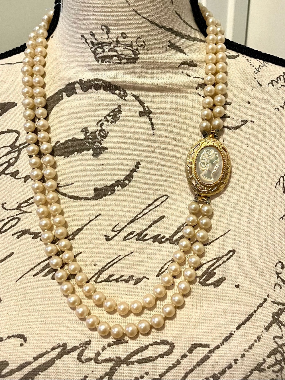 Vintage Convertible Cameo Faux Pearl Necklace Brooch 2-in-1